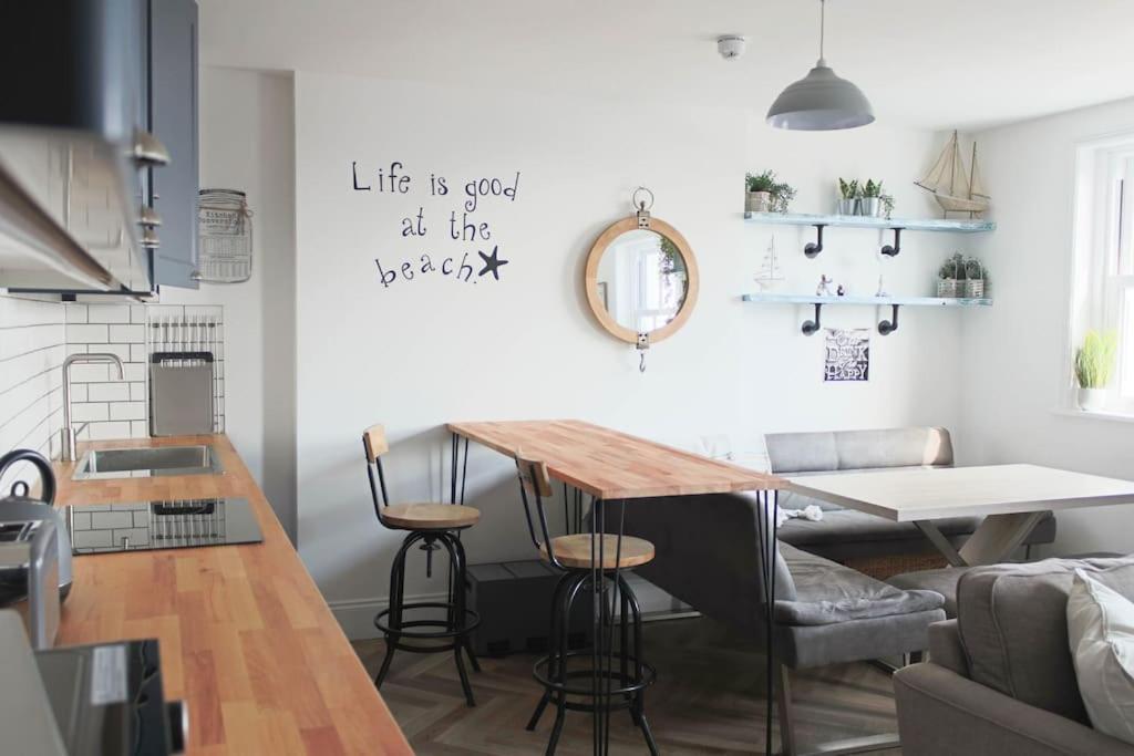 Lovely 2- Bedroom Apartment With Stunning Sea Views Worthing Eksteriør billede